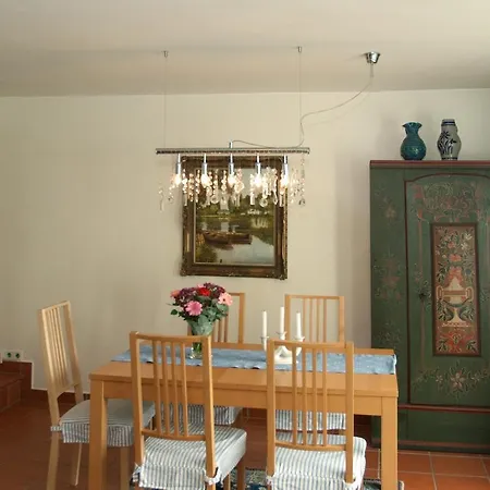Froschkonig Mit 2 Schlafzimmer Apartment